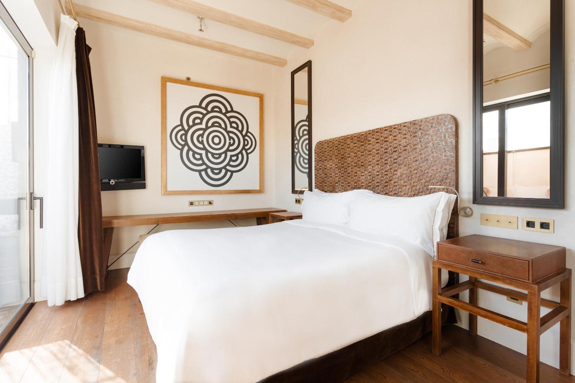 Do Placa Reial Powered By Sonder Barcelona Cameră foto A bedroom at the hotel