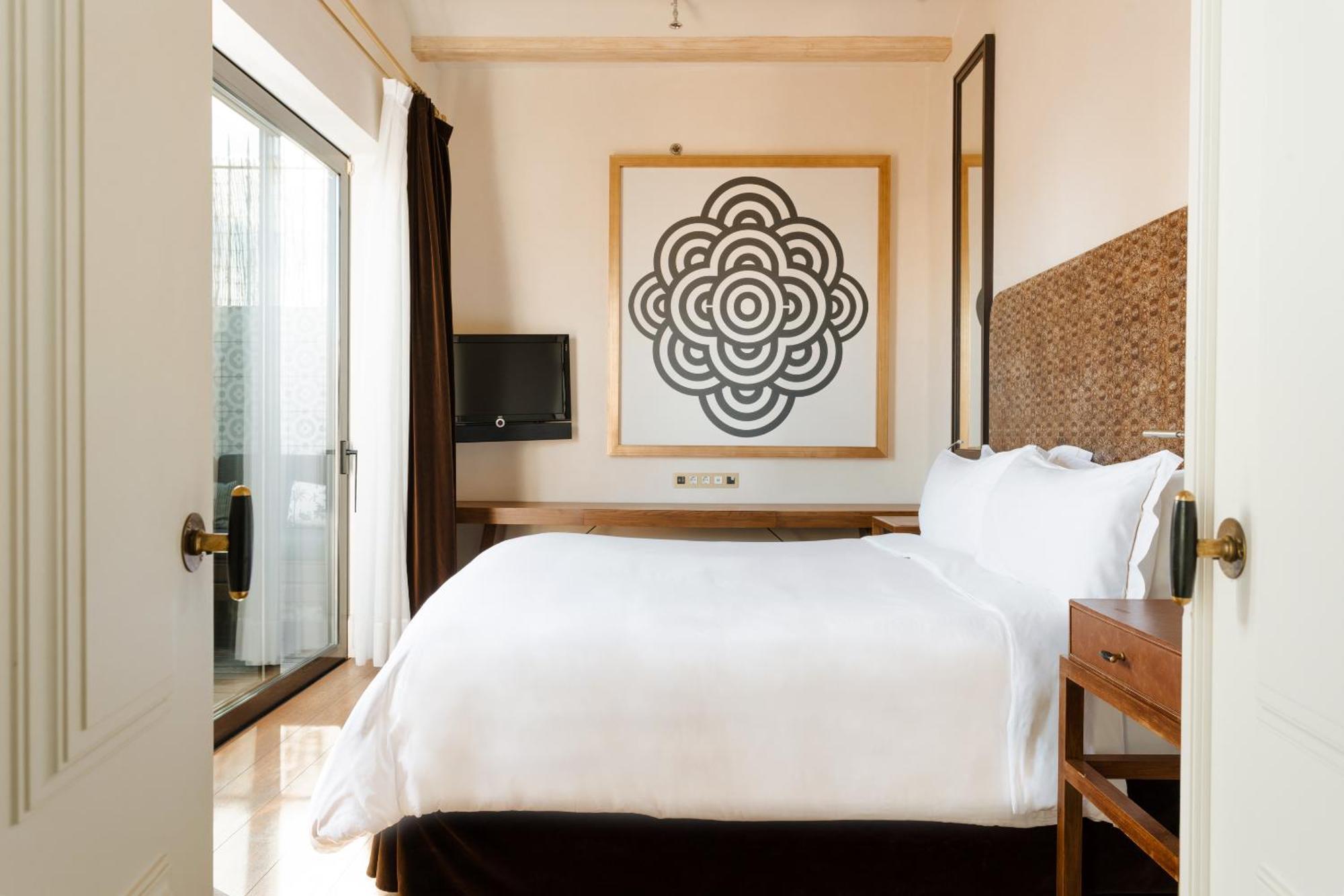 Do Placa Reial Powered By Sonder Barcelona Cameră foto A bedroom at the hotel