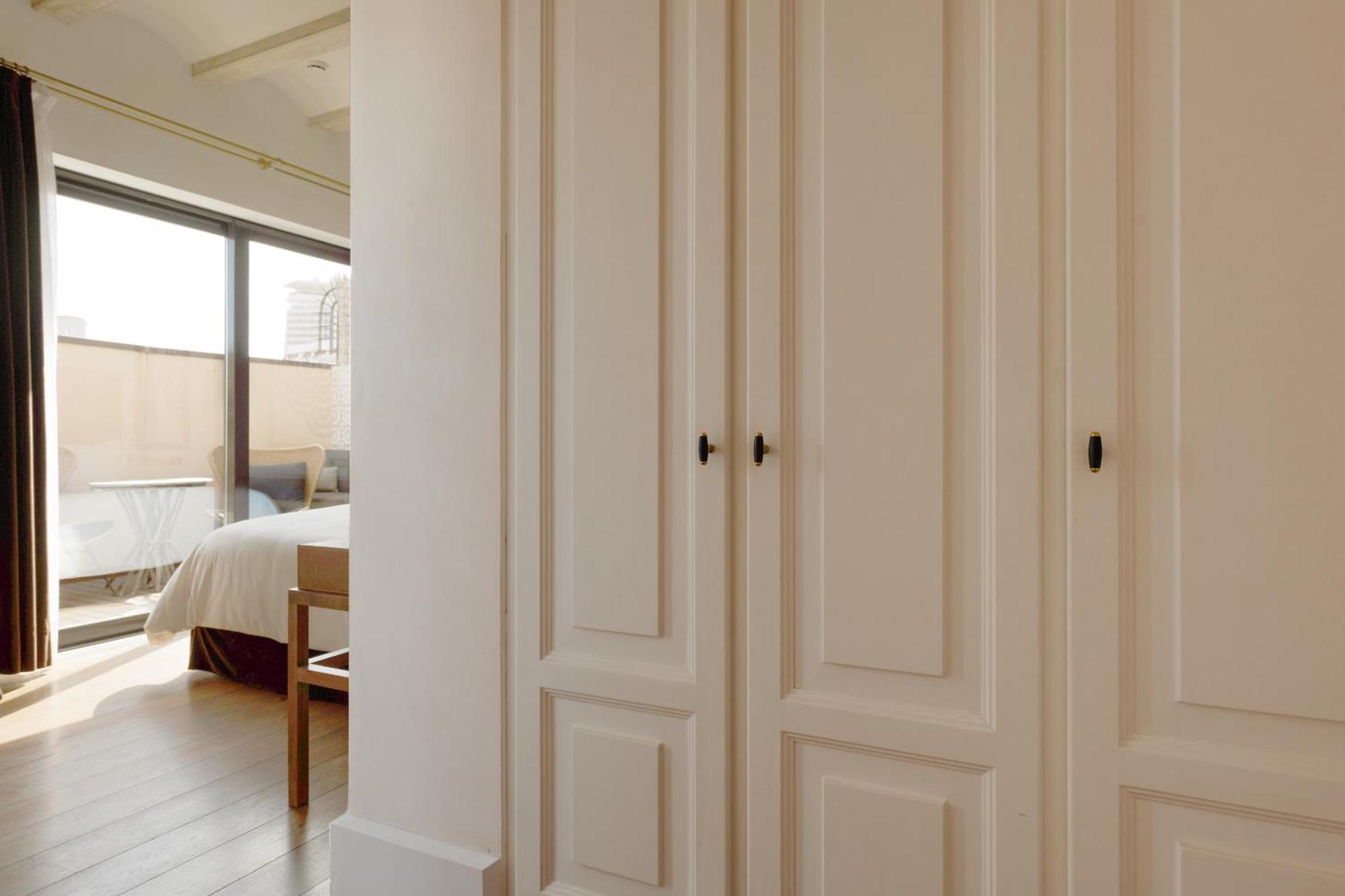 Do Placa Reial Powered By Sonder Barcelona Cameră foto A wardrobe
