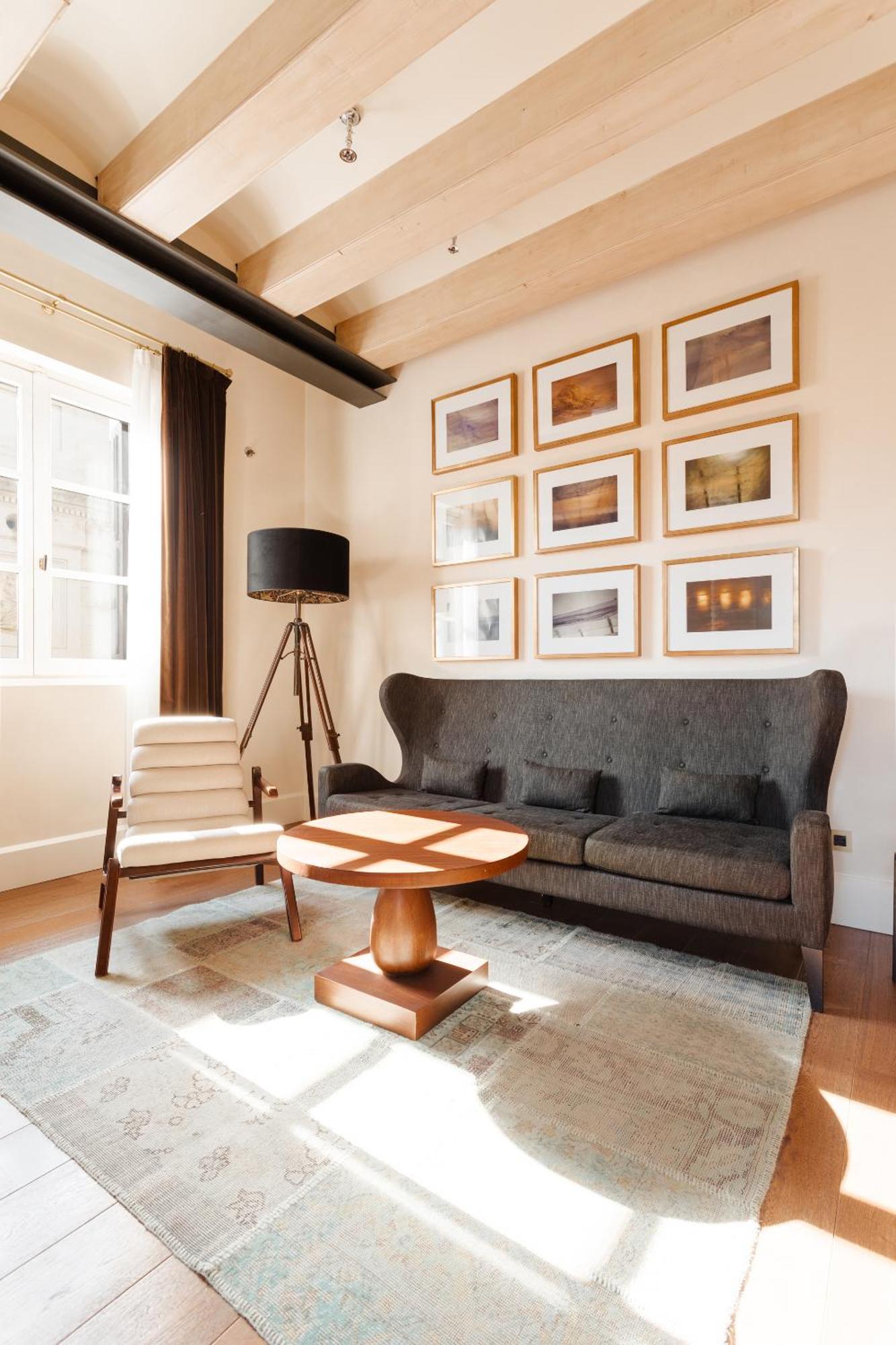 Do Placa Reial Powered By Sonder Barcelona Cameră foto A living room