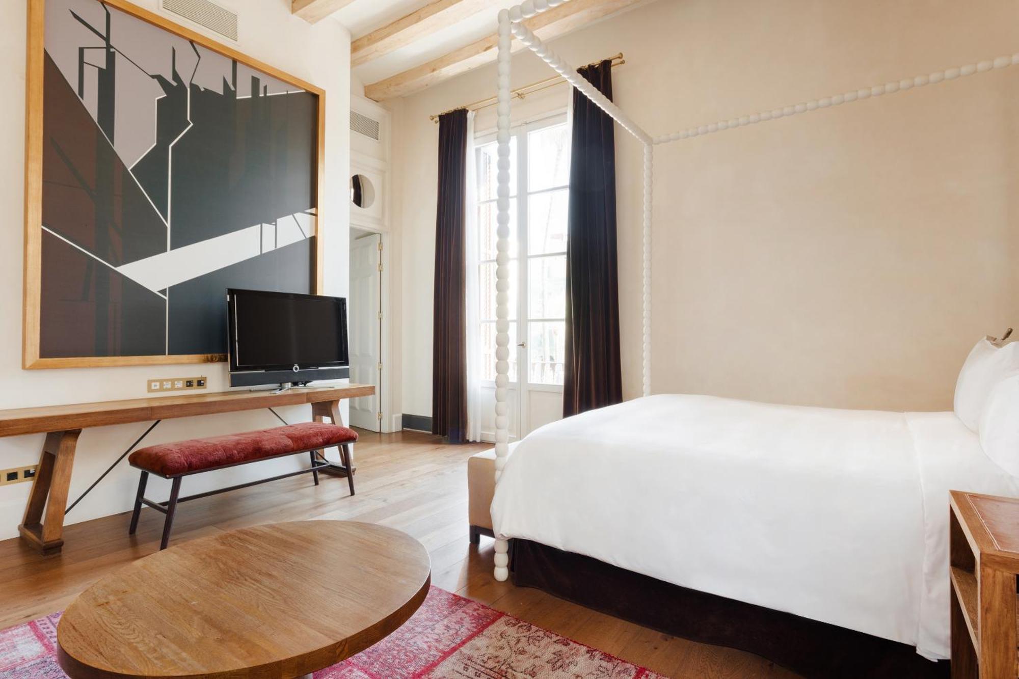 Do Placa Reial Powered By Sonder Barcelona Cameră foto A room at the hotel