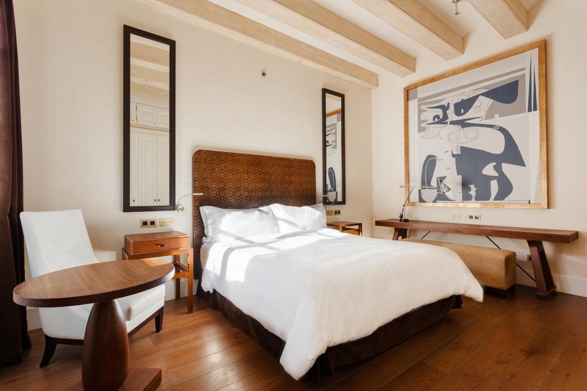 Do Placa Reial Powered By Sonder Barcelona Cameră foto A bedroom at the hotel