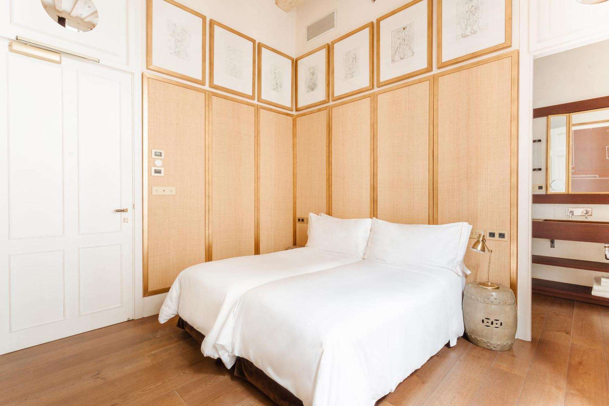 Do Placa Reial Powered By Sonder Barcelona Cameră foto A bedroom at the hotel