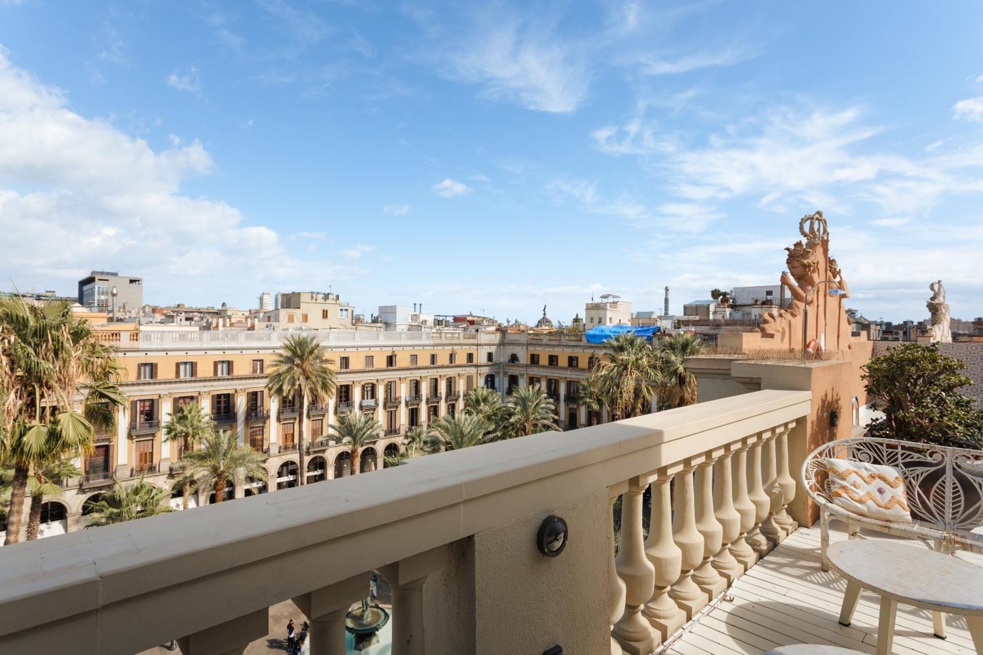 Do Placa Reial Powered By Sonder Barcelona Exterior foto View from the hotel