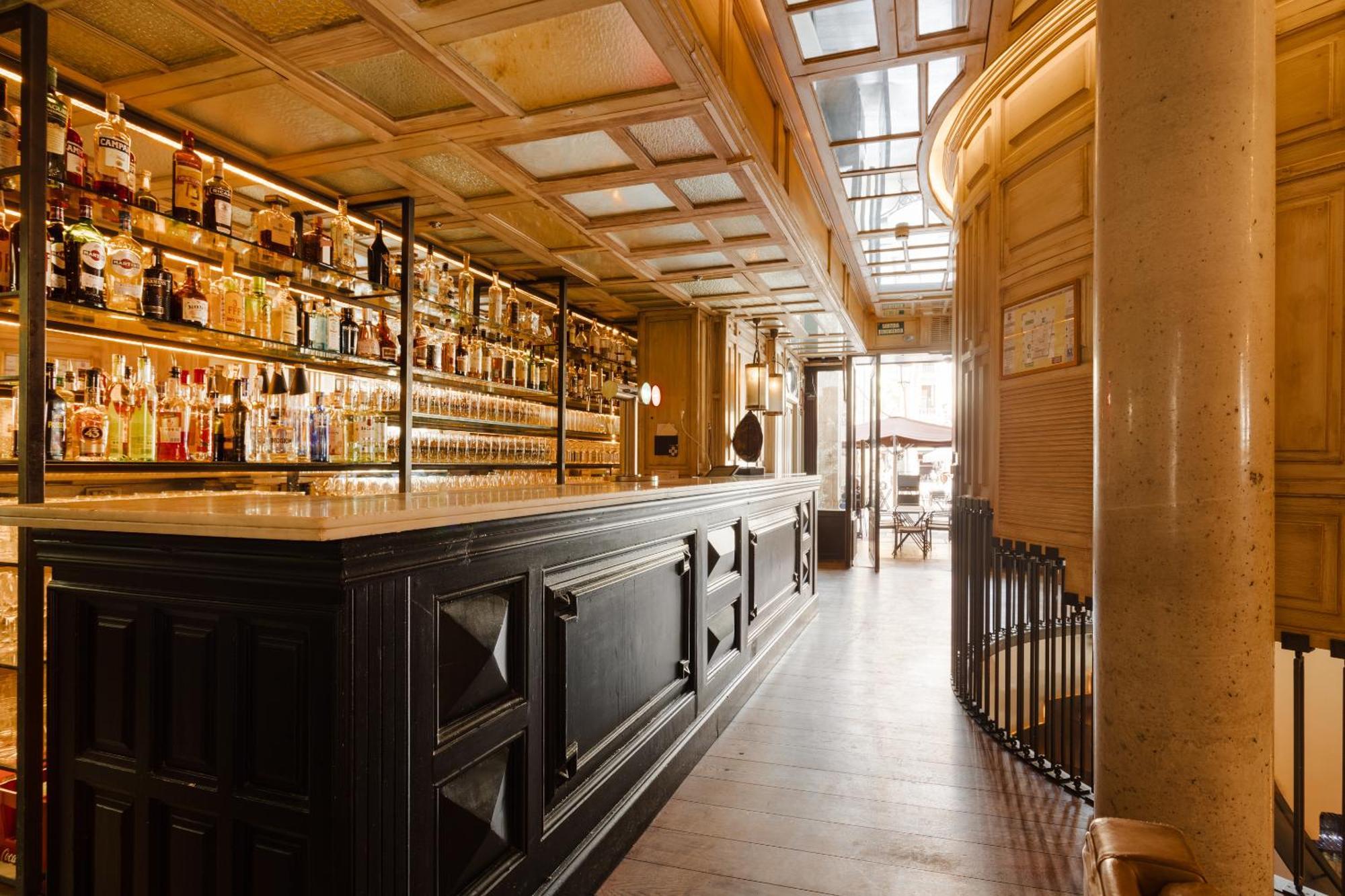 Do Placa Reial Powered By Sonder Barcelona Exterior foto The bar at the Ivy Market Grill